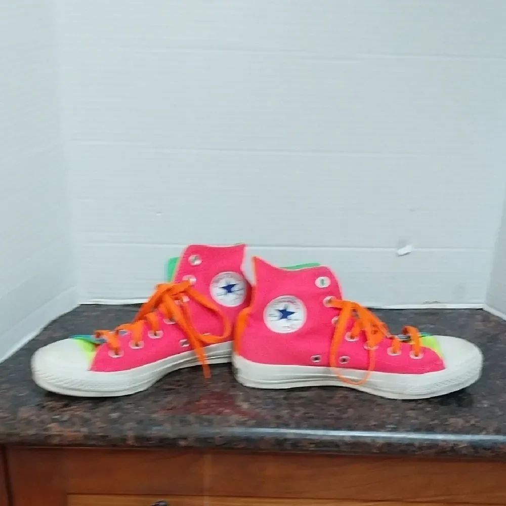 UNISEX Converse Pink, Green and Blue High-Top Sneakers Women's Size 6...EUC